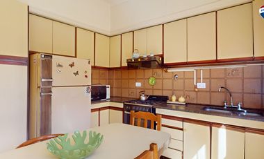 CASA 3 AMBIENTES CON COCHERA Y PARQUE EZPELETA