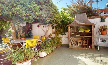 CASA 3 AMBIENTES CON COCHERA Y PARQUE EZPELETA