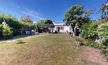 CASA 3 AMBIENTES CON COCHERA Y PARQUE EZPELETA