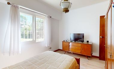 CASA 3 AMBIENTES CON COCHERA Y PARQUE EZPELETA