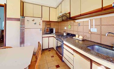 CASA 3 AMBIENTES CON COCHERA Y PARQUE EZPELETA