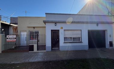 Casa con Departamento en venta en Quilmes Oeste