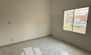Casa con Departamento en venta en Quilmes Oeste