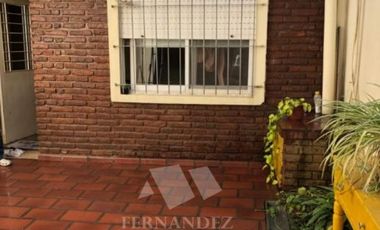 Casa con Departamento en venta en Quilmes Oeste