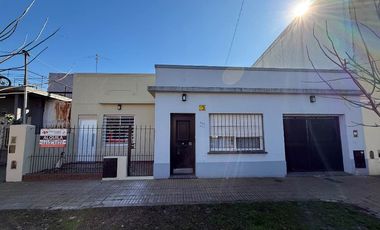 Casa con Departamento en venta en Quilmes Oeste