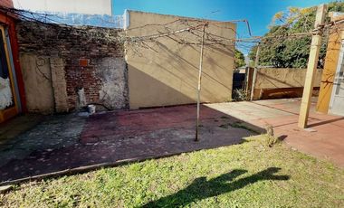 VENTA CASA 3 AMBIENTES PATIO Y COCHERA BERAZATEGUI