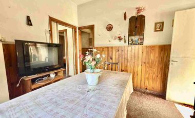 VENTA CASA 3 AMBIENTES PATIO Y COCHERA BERAZATEGUI