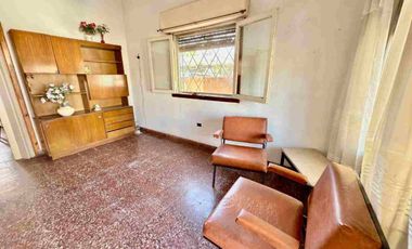 VENTA CASA 3 AMBIENTES PATIO Y COCHERA BERAZATEGUI