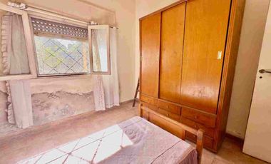 VENTA CASA 3 AMBIENTES PATIO Y COCHERA BERAZATEGUI