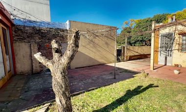VENTA CASA 3 AMBIENTES PATIO Y COCHERA BERAZATEGUI