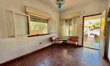 VENTA CASA 3 AMBIENTES PATIO Y COCHERA BERAZATEGUI