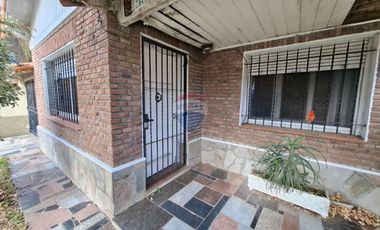 VENTA CASA 4 AMB CON COCHERA Y QUINCHO DON BOSCO