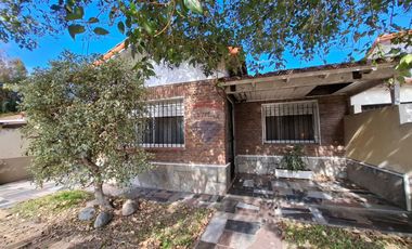 VENTA CASA 4 AMB CON COCHERA Y QUINCHO DON BOSCO