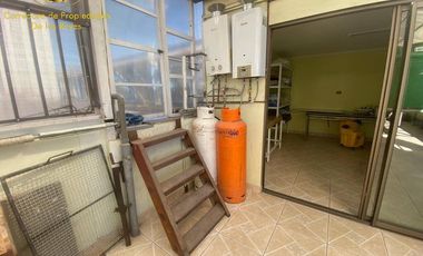 Se Arrienda hermoso hostal, en pleno centro de  Calama