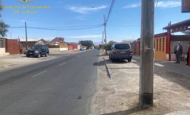 Restaurant y casa en avenida Camarones