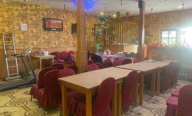 Restaurant y casa en avenida Camarones