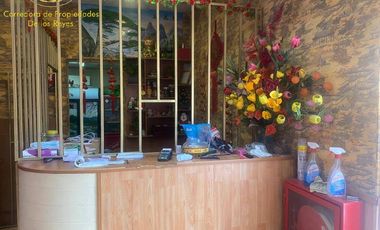 Restaurant y casa en avenida Camarones