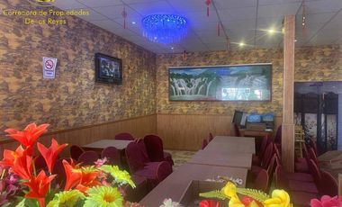 Restaurant y casa en avenida Camarones