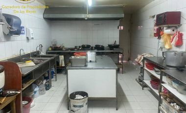 Restaurant y casa en avenida Camarones