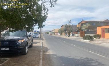Restaurant y casa en avenida Camarones