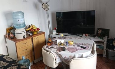 Se Vende casa con Local Comercial en plena avenida Angamos, sector sur.