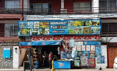 Se Vende casa con Local Comercial en plena avenida Angamos, sector sur.