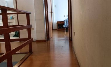 Se Vende casa con Local Comercial en plena avenida Angamos, sector sur.