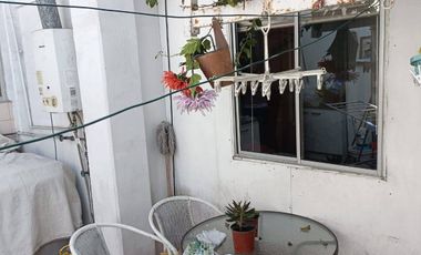 Se Vende casa con Local Comercial en plena avenida Angamos, sector sur.