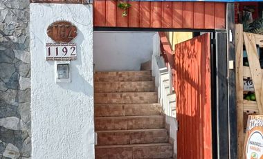 Se Vende casa con Local Comercial en plena avenida Angamos, sector sur.