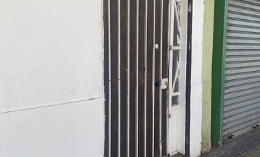 Se vende Casa y local comercial ubicado en Abaroa, pleno centro de Calama.