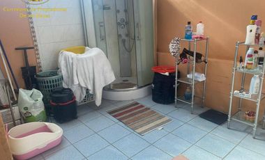 Se vende casa de 2 niveles con negocio de abarrotes, calle talca, Calama.