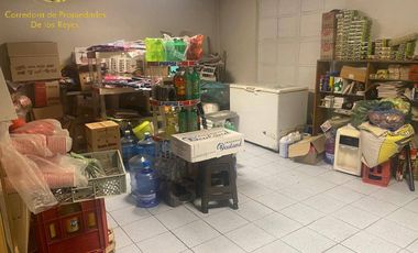 Se vende casa de 2 niveles con negocio de abarrotes, calle talca, Calama.