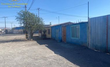 Se vende casa de 2 niveles con negocio de abarrotes, calle talca, Calama.