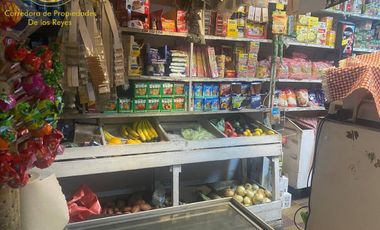 Se vende casa de 2 niveles con negocio de abarrotes, calle talca, Calama.