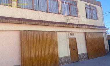Se vende casa de 2 niveles con negocio de abarrotes, calle talca, Calama.