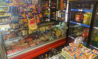 Se vende casa de 2 niveles con negocio de abarrotes, calle talca, Calama.