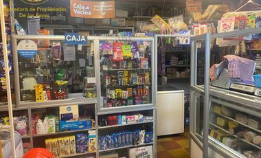 Se vende casa de 2 niveles con negocio de abarrotes, calle talca, Calama.