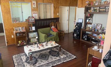 Se vende casa de 2 niveles con negocio de abarrotes, calle talca, Calama.