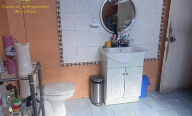 Se vende casa de 2 niveles con negocio de abarrotes, calle talca, Calama.