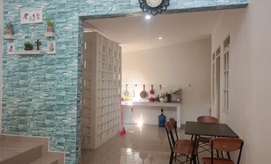 DISEWA RUMAH 2LT NYAMAN SEJUK FURNISHED TAHUNAN VENESIA SENTUL SSR165