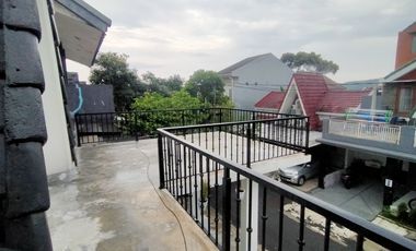 DISEWA RUMAH 2LT NYAMAN SEJUK FURNISHED TAHUNAN VENESIA SENTUL SSR165