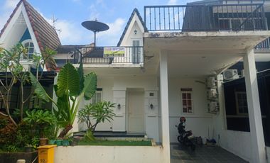 DISEWA RUMAH 2LT NYAMAN SEJUK FURNISHED TAHUNAN VENESIA SENTUL SSR165