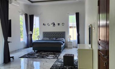 DISEWA RUMAH TAHUNAN 2 LANTAI KOLAM RENANG BISA SURVEY SENTUL SSR860