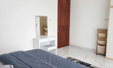 DISEWA RUMAH TAHUNAN 2 LANTAI KOLAM RENANG BISA SURVEY SENTUL SSR860