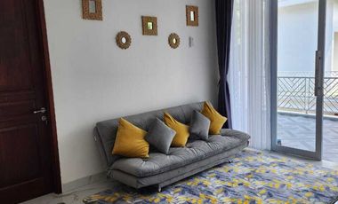 DISEWA RUMAH TAHUNAN 2 LANTAI KOLAM RENANG BISA SURVEY SENTUL SSR860