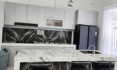 DISEWA RUMAH TAHUNAN 2 LANTAI KOLAM RENANG BISA SURVEY SENTUL SSR860