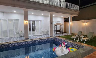 DISEWA RUMAH TAHUNAN 2 LANTAI KOLAM RENANG BISA SURVEY SENTUL SSR860