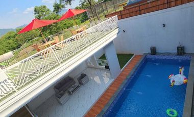 DISEWA RUMAH TAHUNAN 2 LANTAI KOLAM RENANG BISA SURVEY SENTUL SSR860