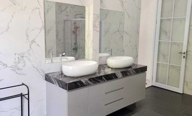 DISEWA RUMAH TAHUNAN 2 LANTAI KOLAM RENANG BISA SURVEY SENTUL SSR860