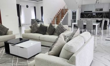 DISEWA RUMAH TAHUNAN 2 LANTAI KOLAM RENANG BISA SURVEY SENTUL SSR860